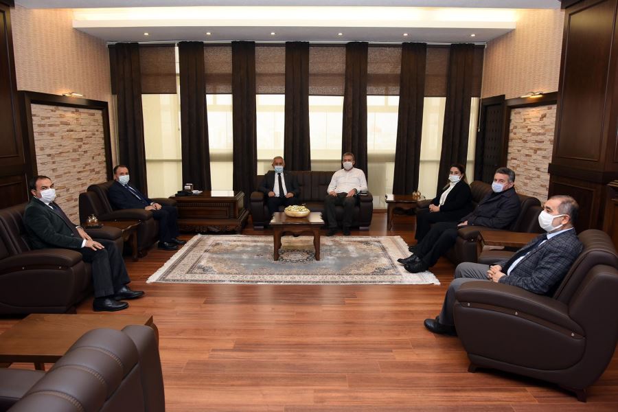 Başkan Zeybek’ten Rektör Karakaş’a ziyaret