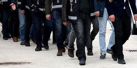 Erkmen’de uyuşturucu operasyonu; 8 kişi gözaltına alındı