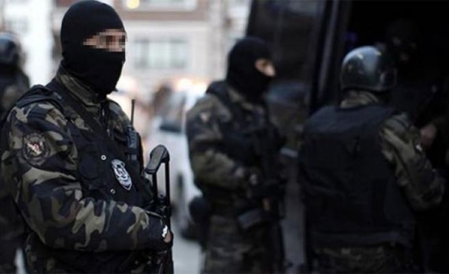 Polis, Bolvadin’de operasyon yaptı