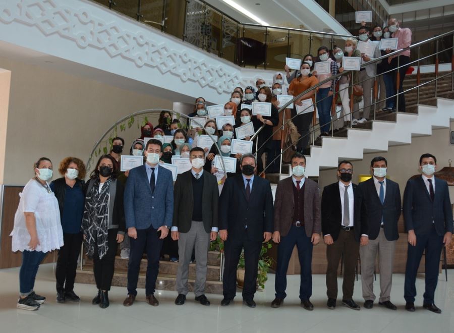 Törenle sertifikalar dağıtıldı