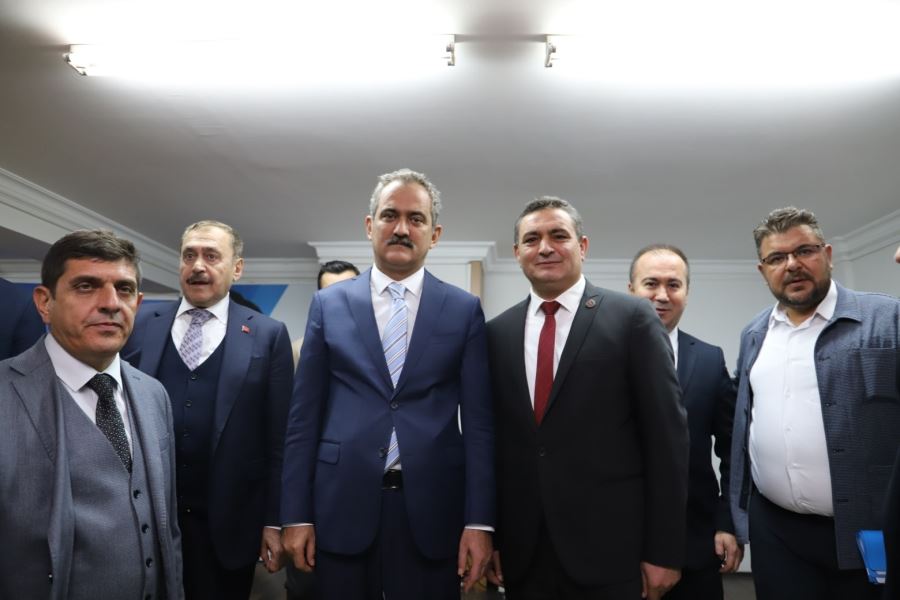 Bakan Özer’den Çobanlar ve Kocaöz’e okul sözü