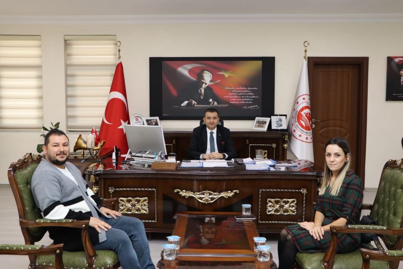 Emirdağ Ali Rıza Ve Havva Kara Anaokulu Müdürü Ve Öğretmeninden Kaymakam Bilici