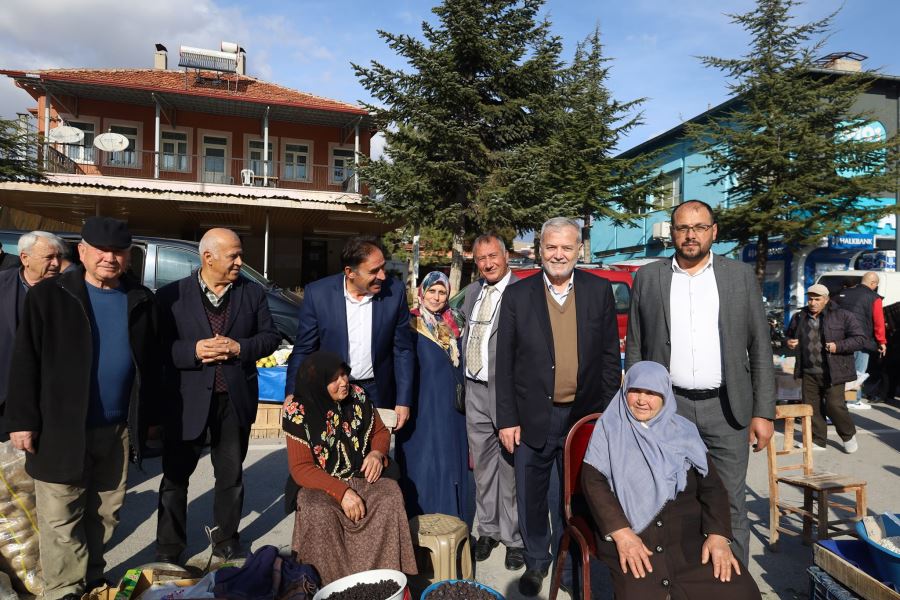 AK Parti Ege Bölgesi Koordinatörü Bayat’ta vatandaşları dinledi