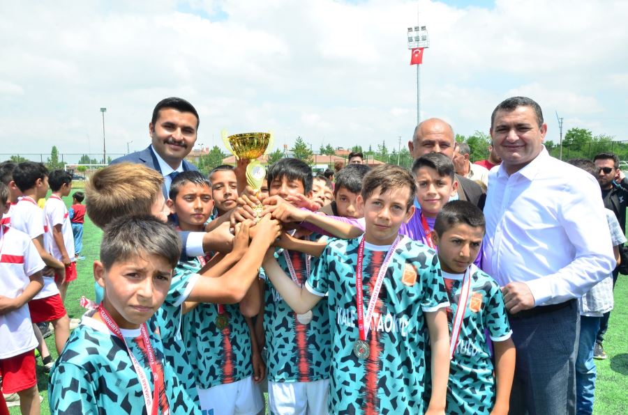 Çobanlar’da Ortaokullar Arası Futbol Turnuvası