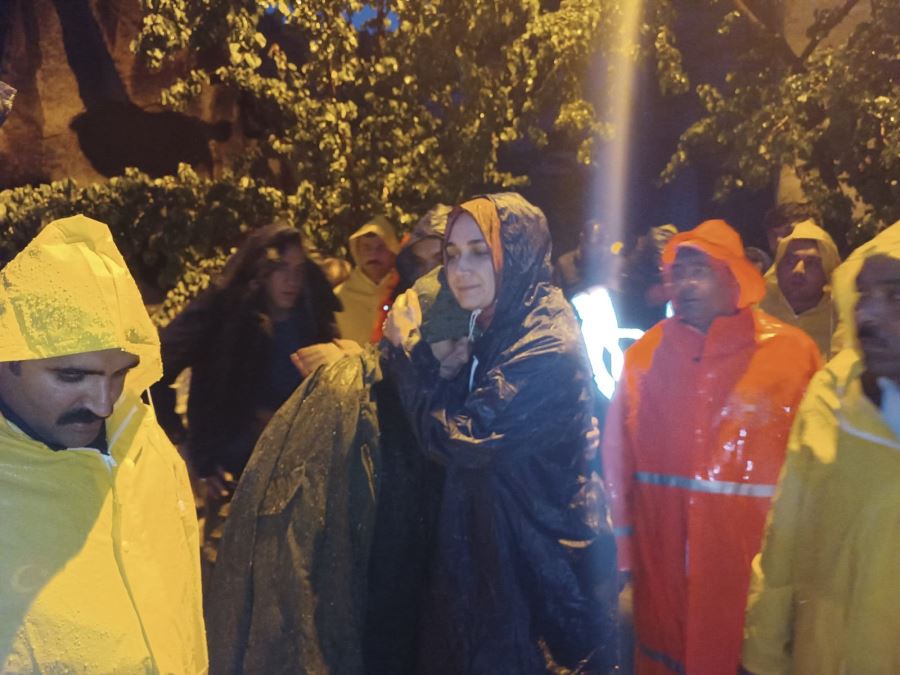 Afyon’da sel afeti! Vali ve ekipler 7/24 teyakkuzda