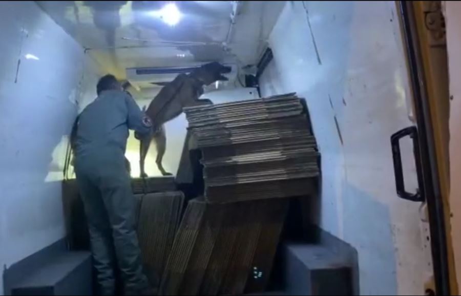 Afyon polisinden büyük başarı: 13 kilo eroin yakalandı