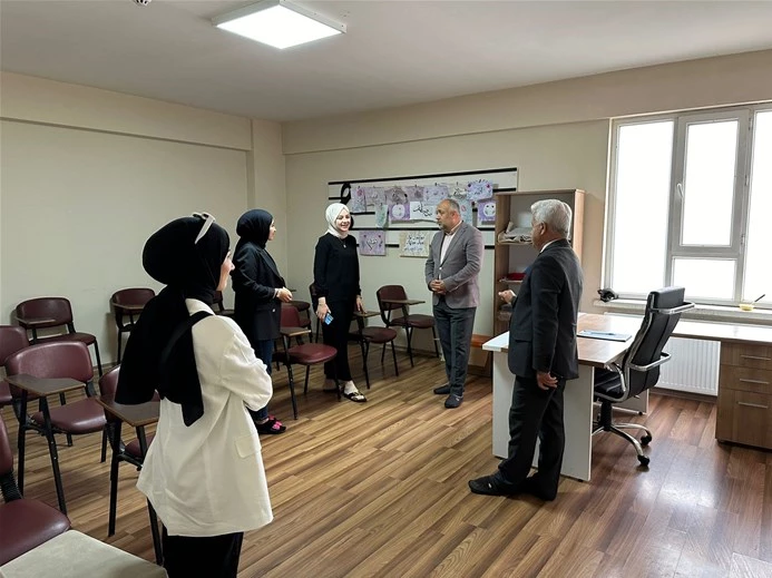Afyonkarahisar Gençlik ve Spor İl Müdürü, özel yurtların denetimlerini gerçekleştirdi.