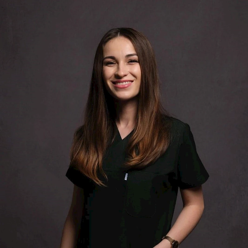 AFSÜ Diş Hekimliği Fakültesi Mezunu Merve Ayazoğlu, DUS