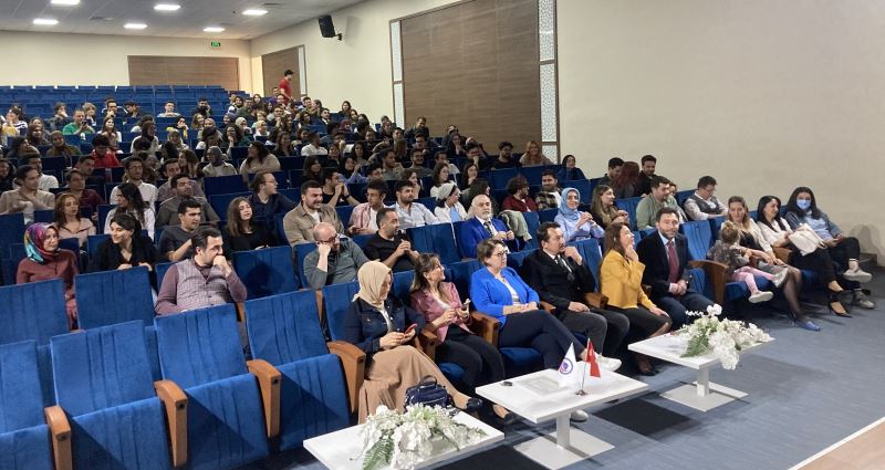 AFSÜ Tıp Fakültesi öğrencileri başarılı proje sunumlarıyla ödüllendirildi.