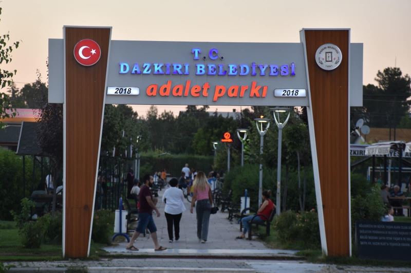 Belediye Başkanı İsmail Taylan, adalet parkında hemşehrileriyle bir araya geldi.