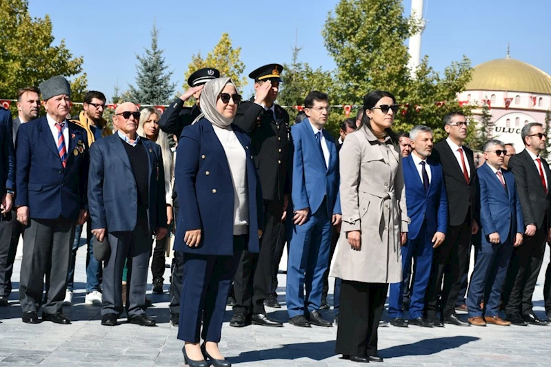 29 Ekim Cumhuriyet Bayramı Kutlamaları Çelenk Sunma Töreni ile Başladı