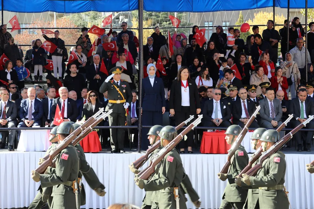 “Korkma, sönmez bu şafaklarda yüzen al sancak”