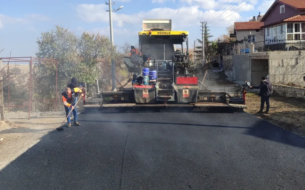 Belkaracaören’de sıcak asfalt çalışmaları başladı