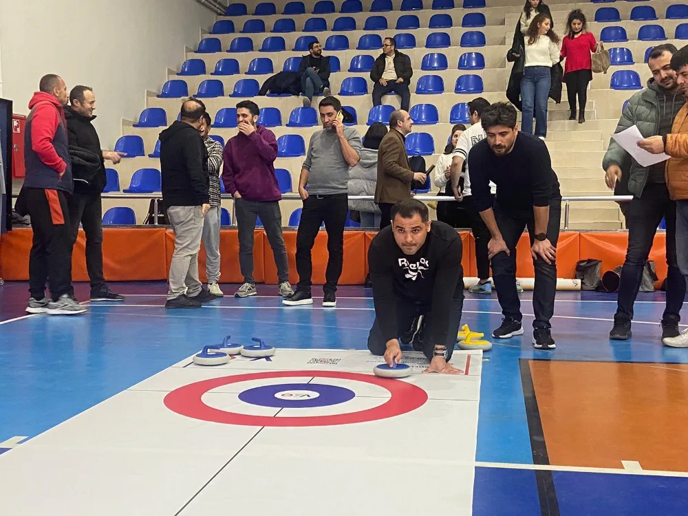 Floor Curling Turnuvasında öğretmenler yarıştı