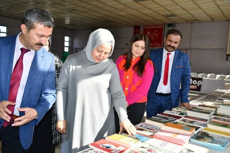 Başkan Seyhan Kılınçarslan, Kitap Fuarı Açılışına Katıldı