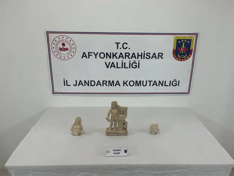 Afyon’da Roma dönemine ait heykeller ele geçirildi