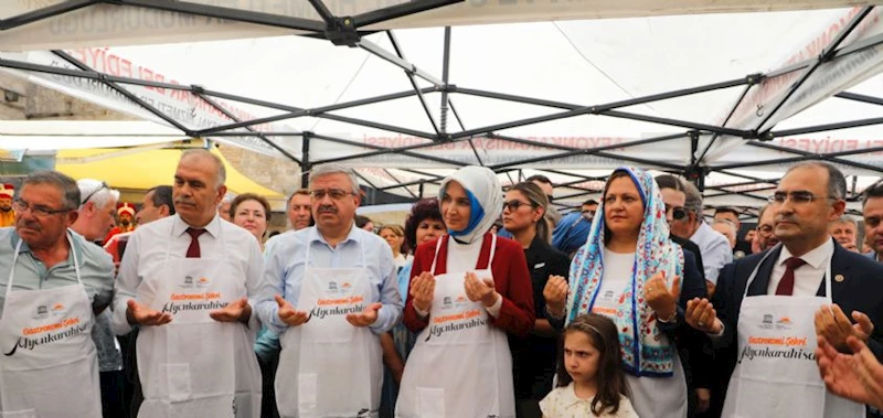 GELENEKSEL 40 HATİMLİ ŞİFALI AŞURE DAĞITIMI COŞKUYLA GERÇEKLEŞTİ