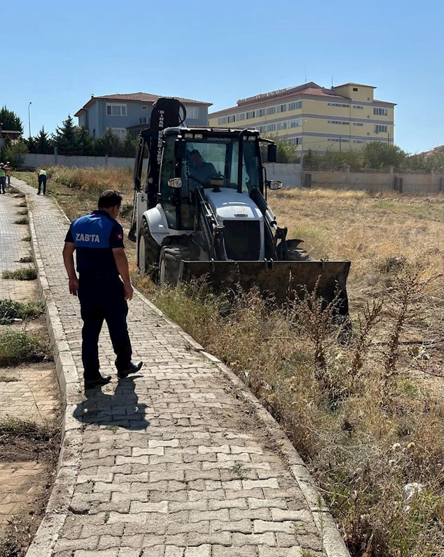 “TEMİZLİK ÇALIŞMALARI HIZ KESMİYOR”