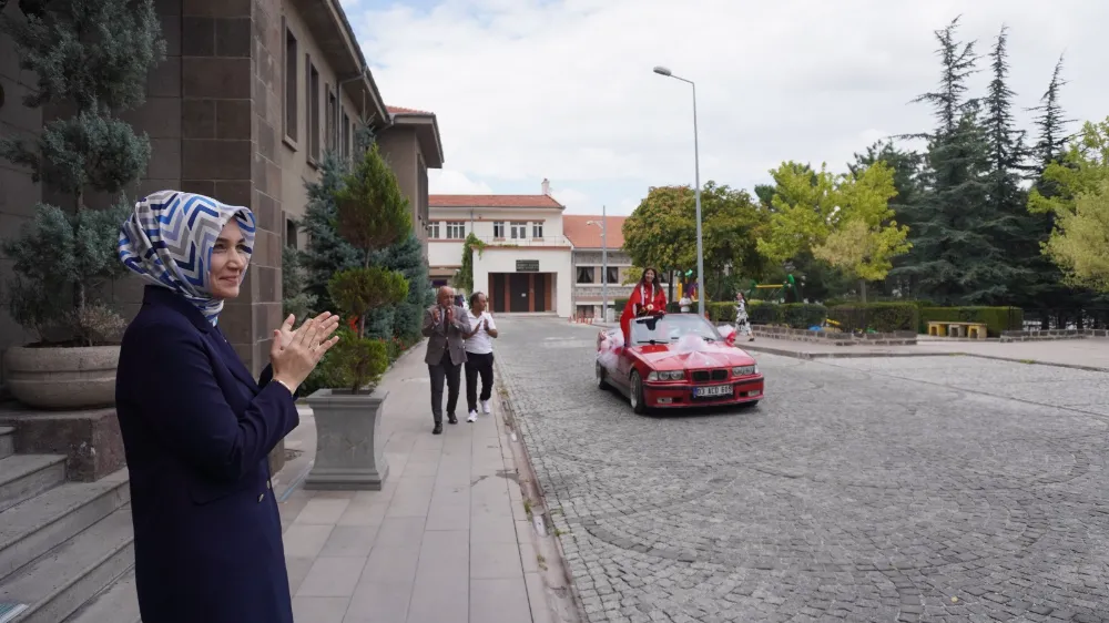 Afyon’un gururu Betül coşkuyla karşılandı