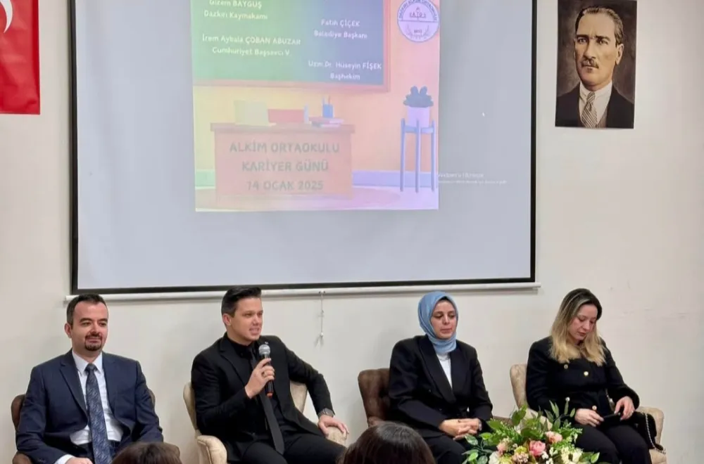 Başkan Çiçek Kariyer Gününde Öğrencilerle bir araya geldi