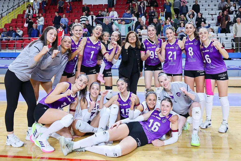 Afyon Belediye Yüntaş Voleybol Takımı, Sahasındaki İlk Maçında Galibiyetle Başladı