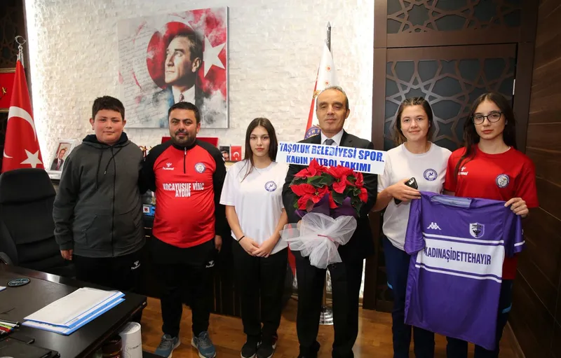 Taşoluk Belediye Spor Kadın Futbol Takımı