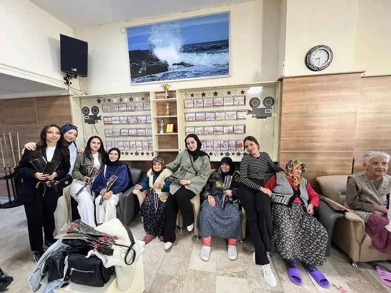 Sandıklı MYO Öğrencileri Huzurevi Sakinleriyle Buluştu