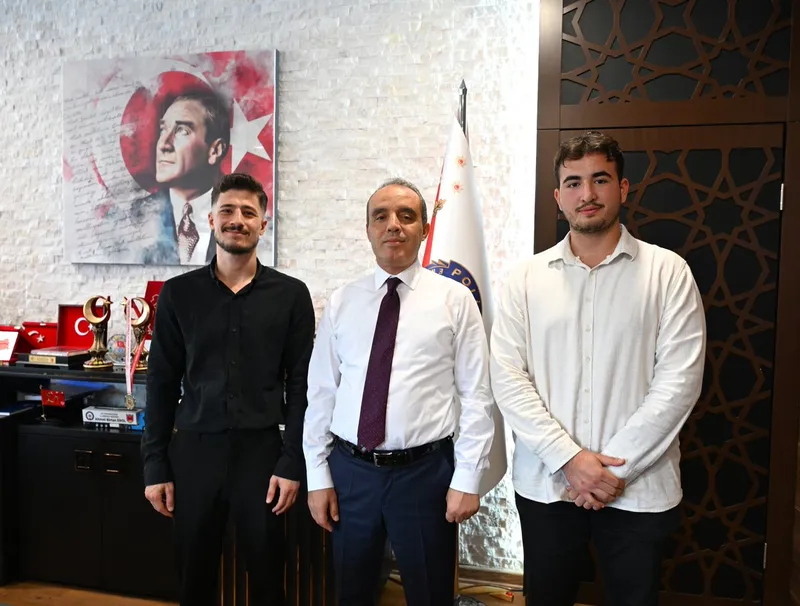 Hukuk Öğrencilerinden Afyonkarahisar Emniyet Müdürü