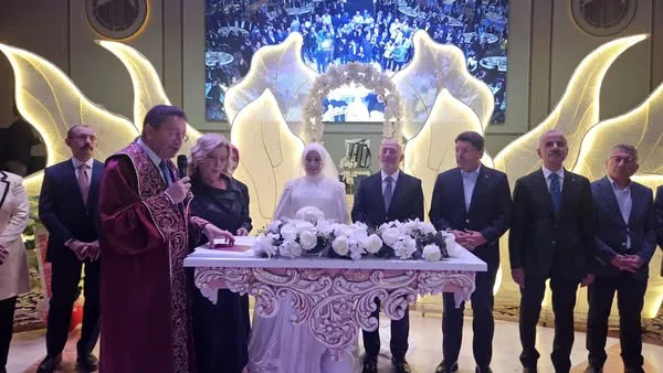 AK Partili Yurdunuseven, Dostlarının Nikahında Şahitlik Yaptı