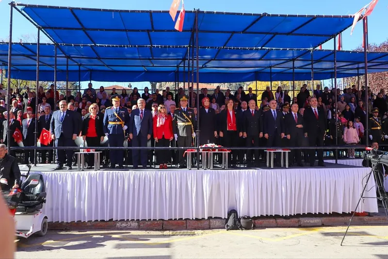 Afyonkarahisar Sağlık Bilimleri Üniversitesi Rektörü Cumhuriyet Bayramı Törenlerine Katıldı