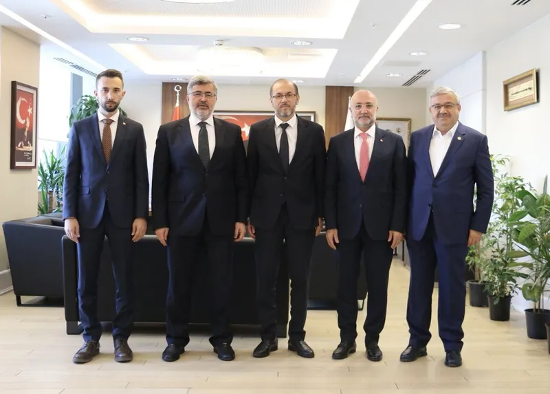 AK Parti Afyonkarahisar İl Başkanı Turgay Şahin, Sağlık Bakan Yardımcısı Okumuş