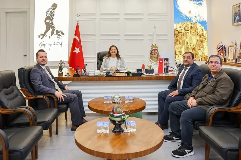 Saadet Partisi Afyonkarahisar İl Başkanı, Belediye Başkanı Burcu Köksal ile Görüştü