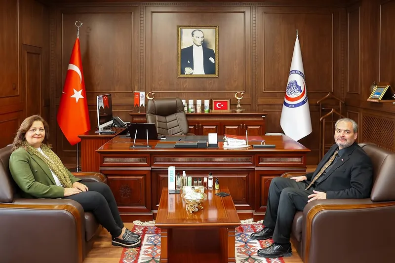 Afyonkarahisar Belediye Başkanı Burcu Köksal, Üniversite Rektörünü Ziyaret Etti