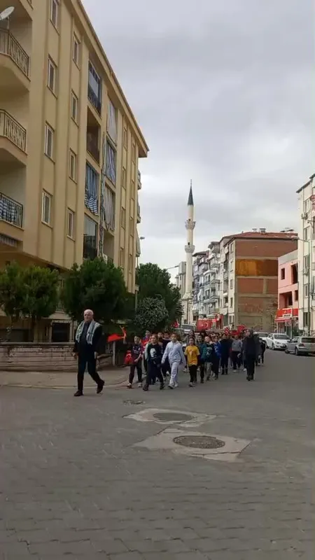 AK Parti Afyonkarahisar İl Başkanı Şahin, Eğitim Camiasını Tebrik Etti