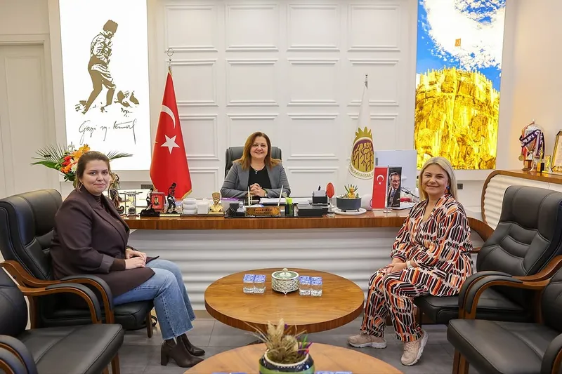 Afyonkarahisar Belediye Başkanı Burcu Köksal, Masterchef Eski Finalisti ve Gazeteci ile Bir Araya Geldi