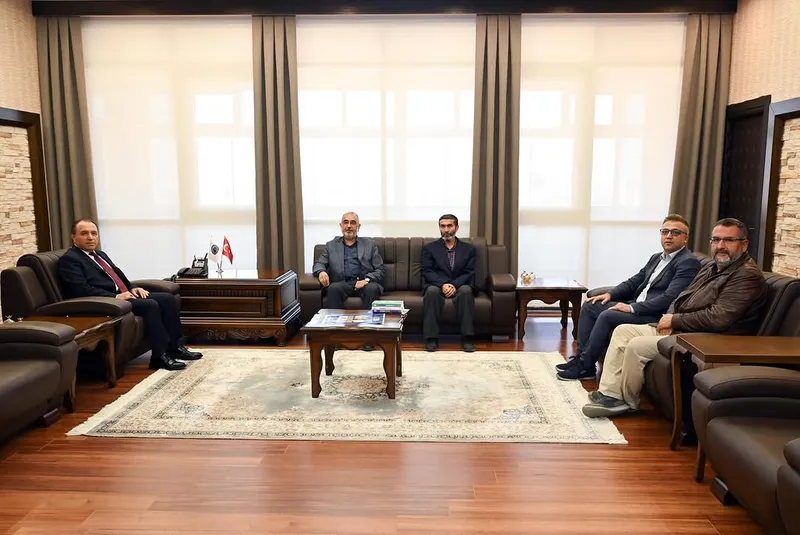 Ufka Yolculuk Afyonkarahisar Ekibi Afyon Kocatepe Üniversitesi Rektörünü Ziyaret Etti