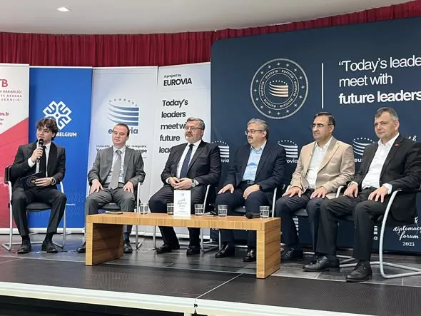 AK Partili Yurdunuseven, Brüksel