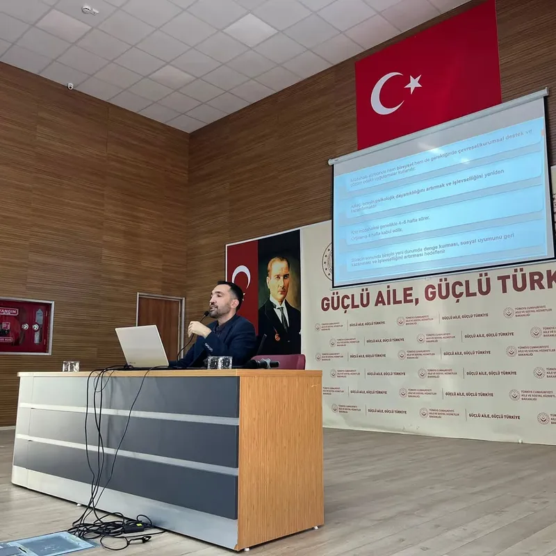 Afyon Kocatepe Üniversitesi Öğretim Üyesinden Krize Müdahale Eğitimi