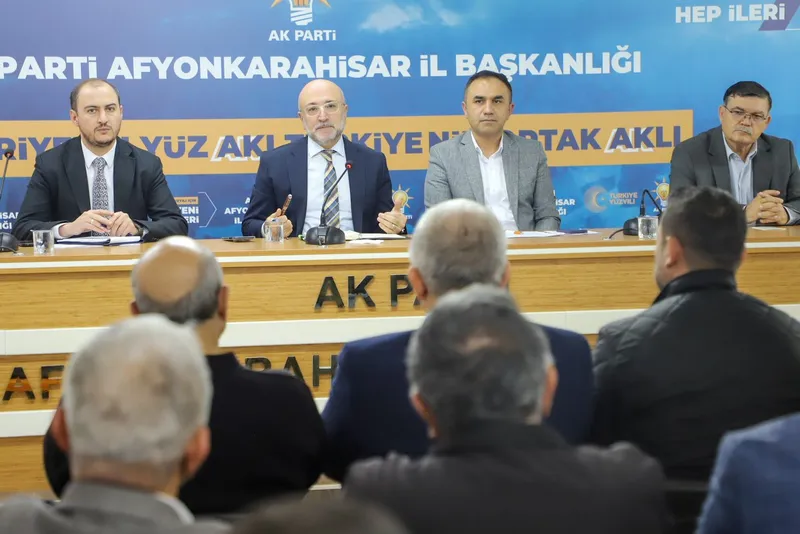 AK Parti Afyonkarahisar İl Başkanı Şahin, Meclis Üyeleriyle Değerlendirme Toplantısı Yaptı