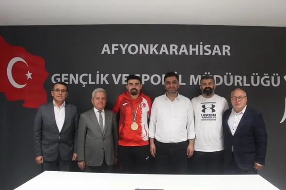 Afyonkarahisarlı Milli Futbolcu Emre Kılınç