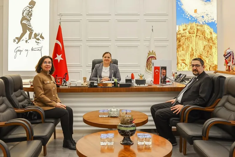 Afyonkarahisar Belediye Başkanı Burcu Köksal, Uşak