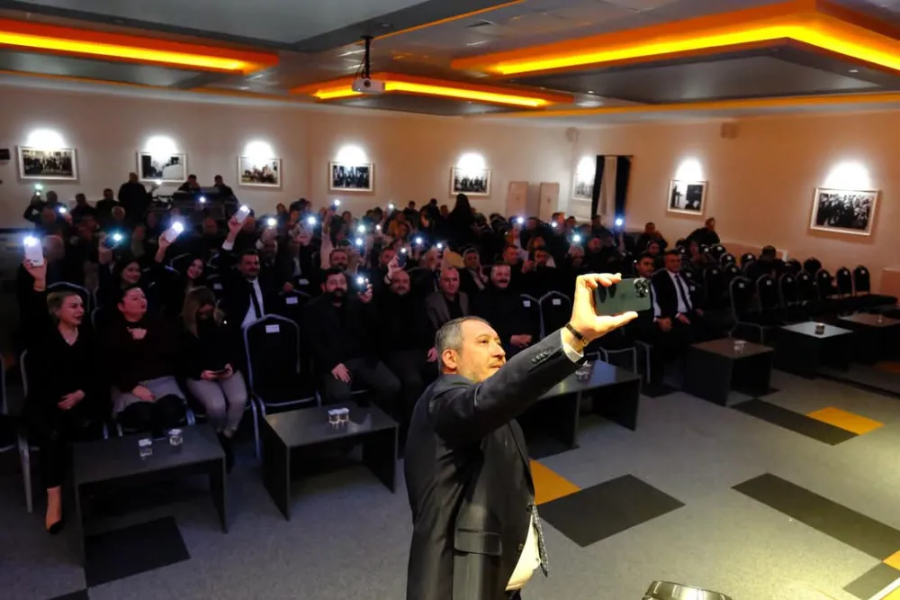 Afyonkarahisar Belediyesi Kent Orkestrası Müzik Dinletisi ve Halk Oyunları Gösterisi Dinar’da Coşkulu Bir Etkinlik ile Gerçekleşti