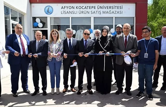 AKÜ Store Mağazası, Öğrencilerle Buluştu: Kampüste Yeni Bir Alışveriş Deneyimi