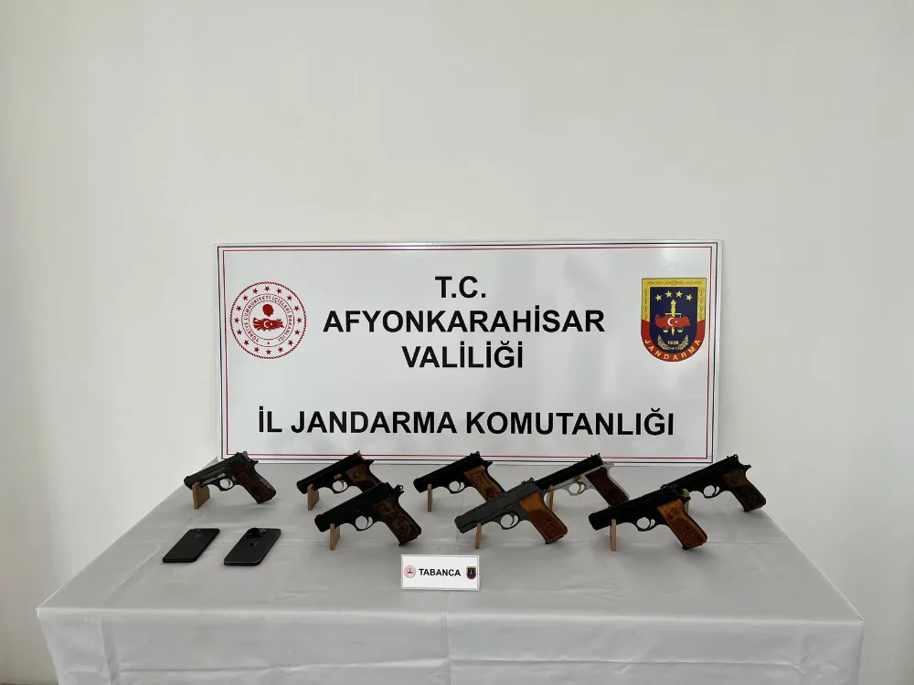 Afyonkarahisar Jandarması Silah Kaçakçılığına Geçit Vermedi