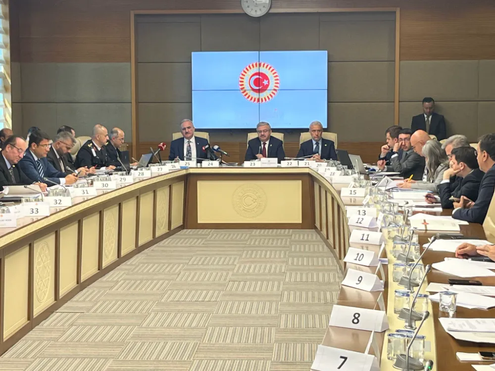 KARAYOLLARI TRAFİK KANUNUNDA DEĞİŞİKLİK MECLİSTE YURDUNUSEVEN, KANUN TEKLİFİ HAKKINDA BİLGİ VERDİ:  “İHLALDEN KAYNAKLI TRAFİK KAZALARINA KESKİN BİR NEŞTER”