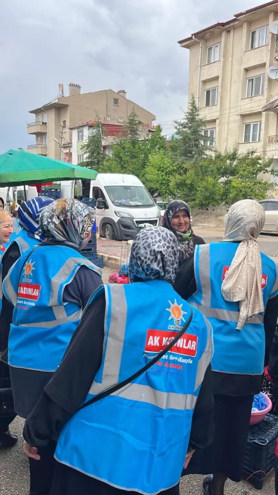 AK KADINLAR SAHADA: SEMT PAZARINDA “AİLE YILI” VURGUSU