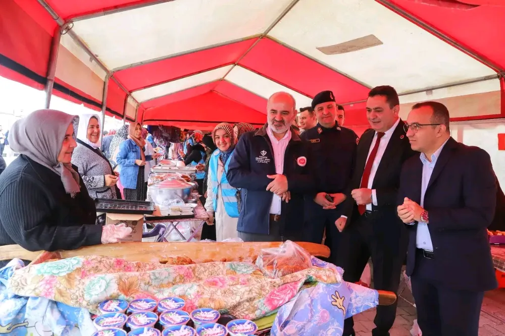 Çobanlar Kaymakamı Yücel ve Belediye Başkanı Altuntaş, Gazze Kermesinde Bir Araya Geldi