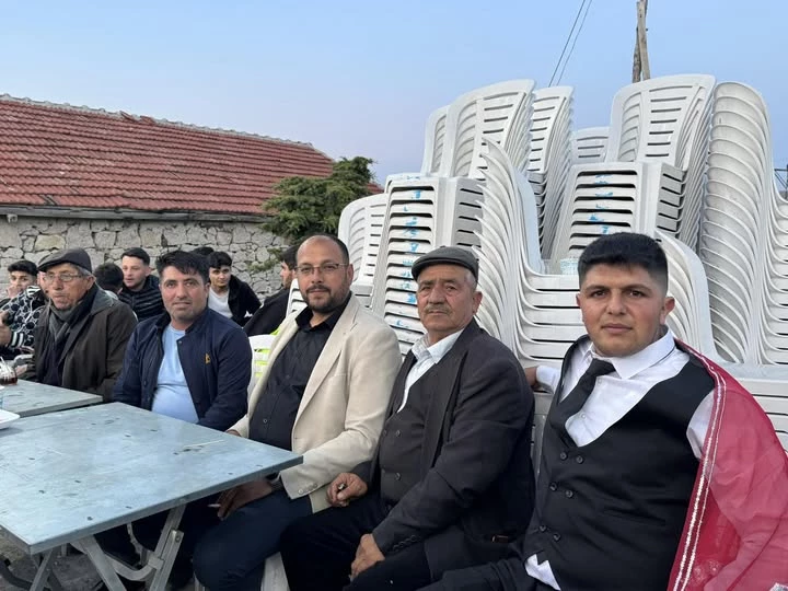 Afyonkarahisar Bayat Belediye Başkanı, Askerlik Görevine Giden Genç Askeri Uğurladı