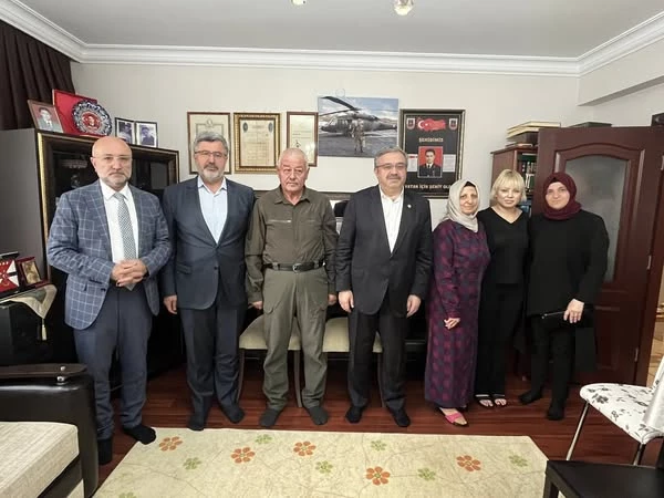 Ak Parti Milletvekili, Şehit Ailesine Geçmiş Olsun Ziyareti