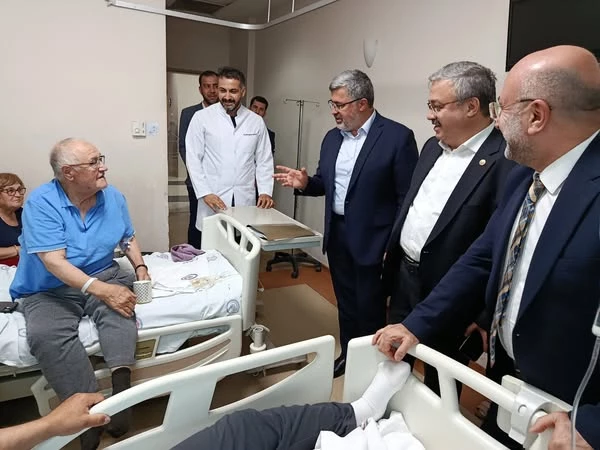 AK Partili Özkaya, Hasta Muhtarları Ziyaret Etti